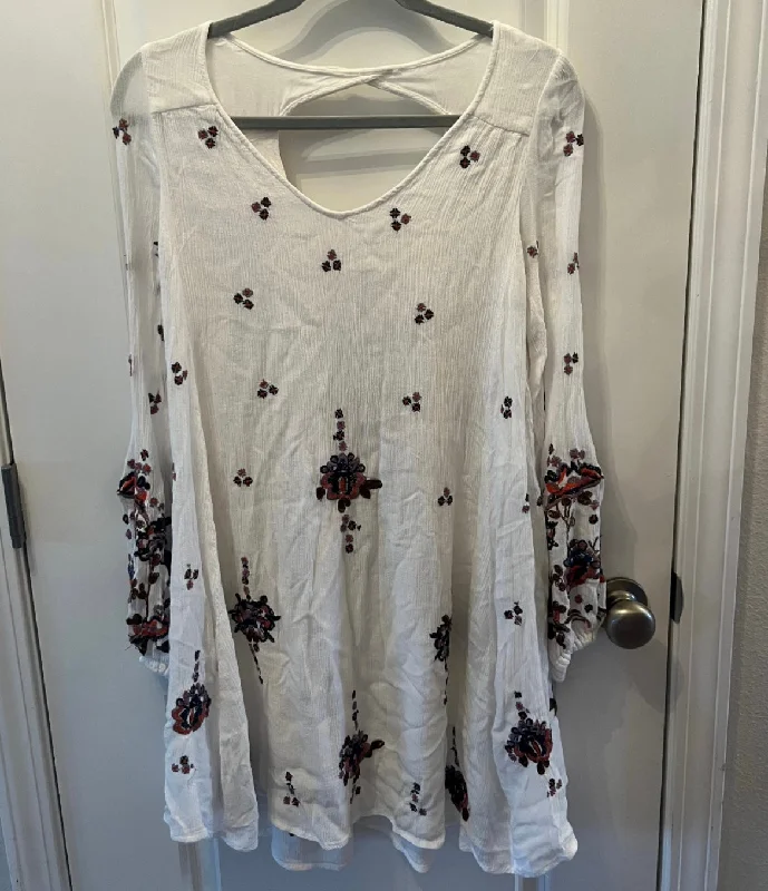 Free People Oxford Embroidered Mini Dress Women’s Size Small White Cozy Ruched Mini Dress Free People Oxford Embroidered Mini Dress Women’s Size Small White Cozy Ruched Mini Dress