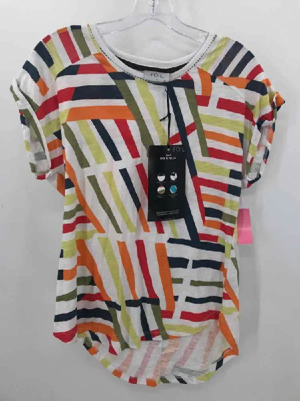 Pre-Owned Foil White Size Small T-shirt-- Zippered Buttoned Snapped