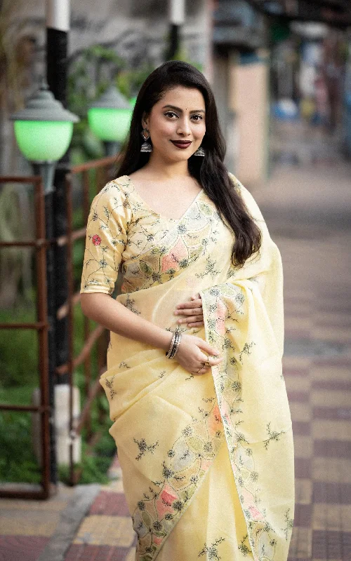 Yellow Pure Linen Ethnic Motifs Saree with Unstitched Blouse - A2M Sleeveless Chiffon Blouse Yellow Pure Linen Ethnic Motifs Saree with Unstitched Blouse - A2M Sleeveless Chiffon Blouse