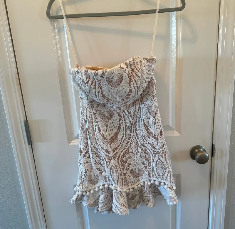 Hello Molly Daytime Romance Lace Mini Dress Women’s Size 4 White Modern Satin Mini Dress Hello Molly Daytime Romance Lace Mini Dress Women’s Size 4 White Modern Satin Mini Dress