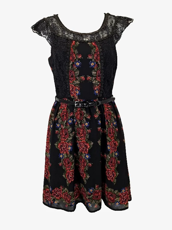 Review Chic Meadow Lace Mini Dress Size 8 Fashionable Lace-Trim Mini Dress