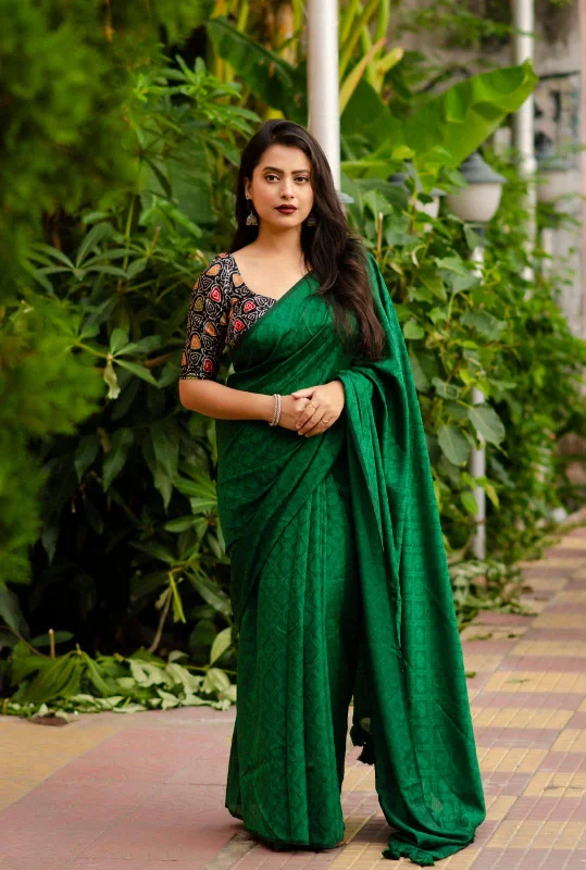 Green Jute Silk Woven Design Saree with Unstitched Blouse - A2M Business Casual Blouse Green Jute Silk Woven Design Saree with Unstitched Blouse - A2M Business Casual Blouse