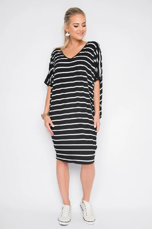 PQ (BN) Miracle stripe dress! 16-22 Boatneck Modish Everyday