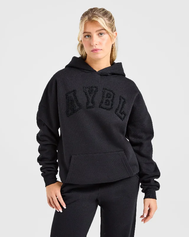 Varsity Oversized Outline Hoodie - Schwarz Hoodie with Zipper Placket Modern Functional Varsity Oversized Outline Hoodie - Schwarz Hoodie with Zipper Placket Modern Functional